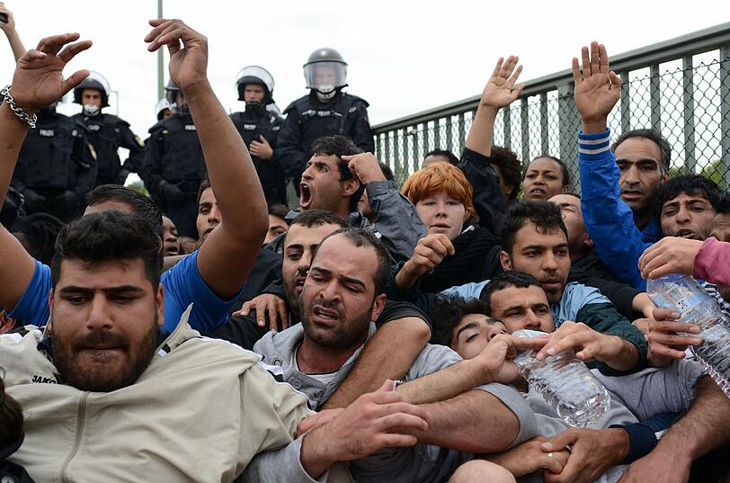 Über 20 Personen sollen verhaftet worden sein.