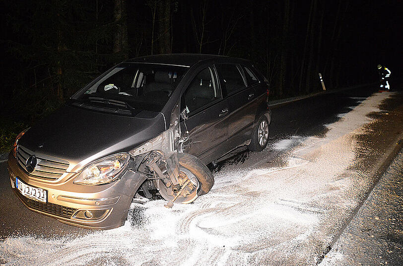 Bei dem Unfall kam niemand zu Schaden, die B-Klasse wurde allerdings deutlich in Mitleidenschaft gezogen.