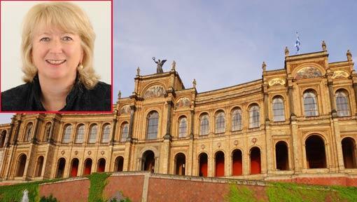 AZ-Journalistin Angela Böhm hat die Verwandtenaffäre im bayerischen Landtag aufgedeckt und bekommt dafür den Wächterpreis. AZ-Journalistin Angela Böhm hat die Verwandtenaffäre im bayerischen Landtag aufgedeckt und bekommt dafür den Wächterpreis.