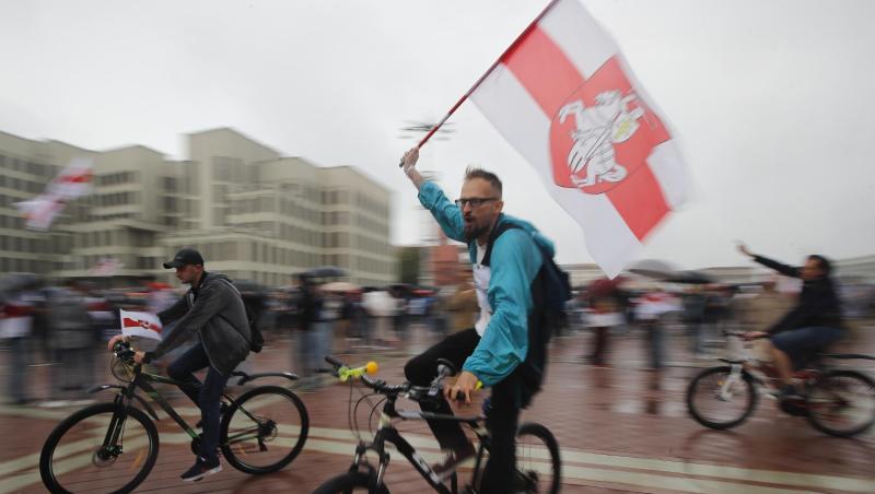 Aktivisten der Opposition in Belarus kritisieren die Wahl des autoritären Präsidenten Lukaschenko. Aktivisten der Opposition in Belarus kritisieren die Wahl des autoritären Präsidenten Lukaschenko.