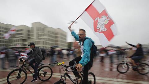 Aktivisten der Opposition in Belarus kritisieren die Wahl des autoritären Präsidenten Lukaschenko.