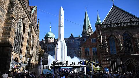 Das B&uuml;rgerfest begann mit einem symbolischen Raketenstart.