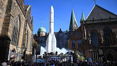 Das B&uuml;rgerfest begann mit einem symbolischen Raketenstart.