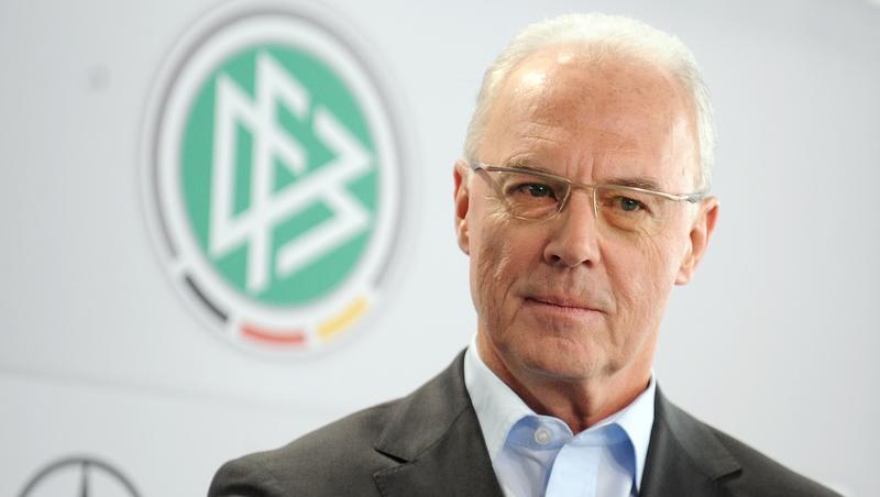 "Ja gut, äh, sicherlich" - Franz Beckenbauer stärkt Michael Ballack den Rücken. "Ja gut, äh, sicherlich" - Franz Beckenbauer stärkt Michael Ballack den Rücken.