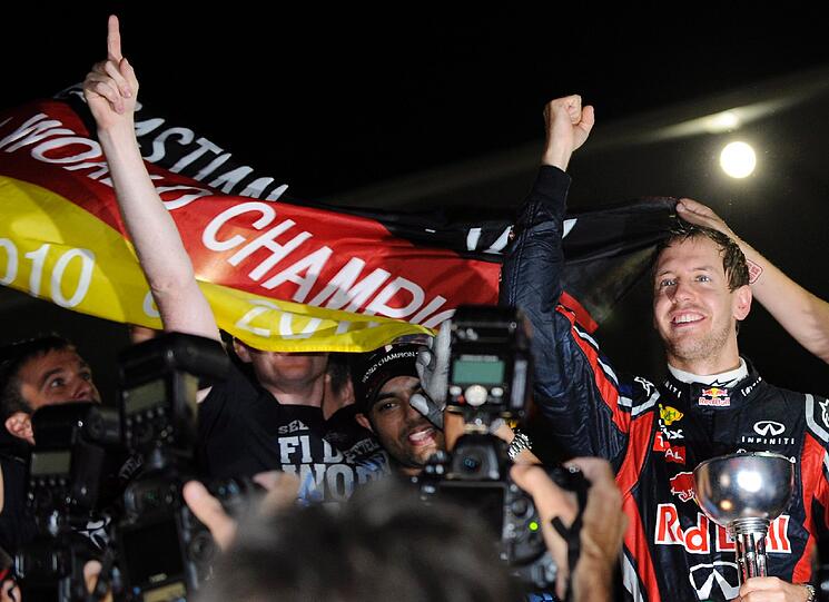 Die ganz große Vettel-Party: So lässt es der alte neue Weltmeister in Suzuka krachen. Die Bilder