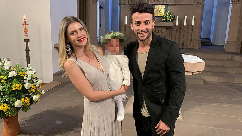 Domenico De Cicco und seine Partnerin Julia bei der Taufe ihrer Tochter