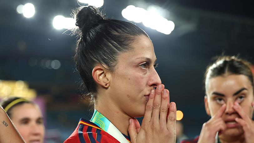 "Diese Art Vorkommnisse zählen zu einer langen Liste an Situationen, die die Spielerinnen in den vergangenen Jahren verurteilt haben", schreibt Jennifer Hermoso zur Debatte über das Verhalten von Verbandschef Luis Rubiales.