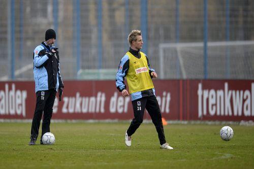Die Löwen um Trainer Marco Kurz und Stefan Aigner, spielen am Freitag jetzt auf Schalke.