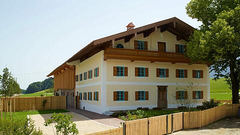 Das Herzstück am Samerberg gehört Simone und Wolfgang Kuffner. Sie wohnen auf dem Moarhof und haben ihn in liebevoller Arbeit restauriert.