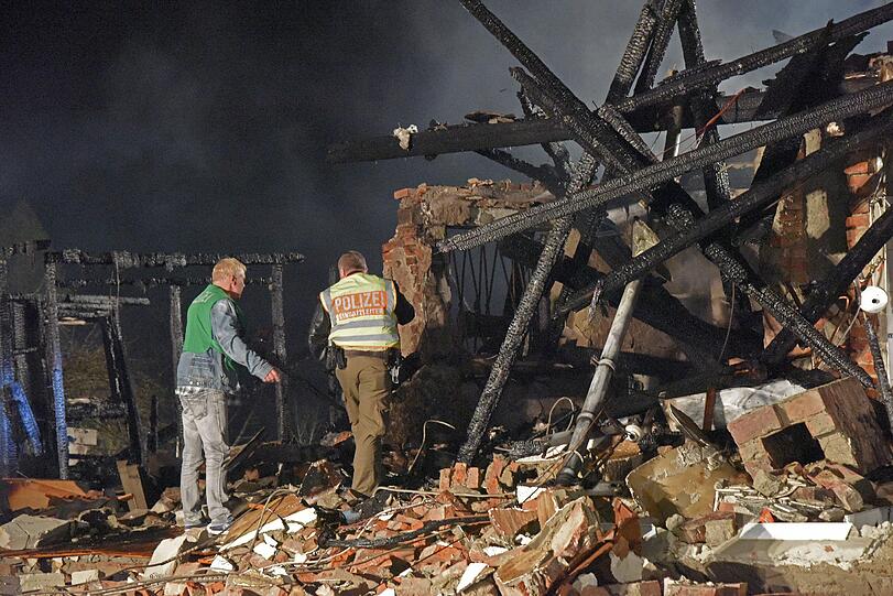 Bei der Explosion eines Wohnhauses in Gundelfingen an der Donau kam eine Frau ums Leben