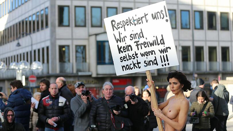 Milo Moire: die Bilder von ihrem Nackt-Protest in Köln. Milo Moire: die Bilder von ihrem Nackt-Protest in Köln.