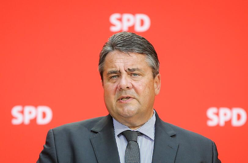 Sigmar Gabriel über die Politiker der AfD: "Die wollen zurück in die verklemmte und verdruckste alte westdeutsche Republik der 60er Jahre."