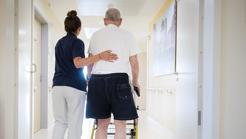 Beschäftigte der München Klinik, die schon eine Münchenzulage bekommen, sollen künftig 270 Euro erhalten, weitere Tarifbeschäftigte würden erstmals eine Zulage in Höhe von 135 Euro bekommen. Beschäftigte der München Klinik, die schon eine Münchenzulage bekommen, sollen künftig 270 Euro erhalten, weitere Tarifbeschäftigte würden erstmals eine Zulage in Höhe von 135 Euro bekommen.