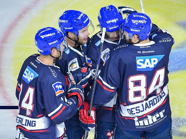 Weiter an der Spitze der DEL: Adler Mannheim.