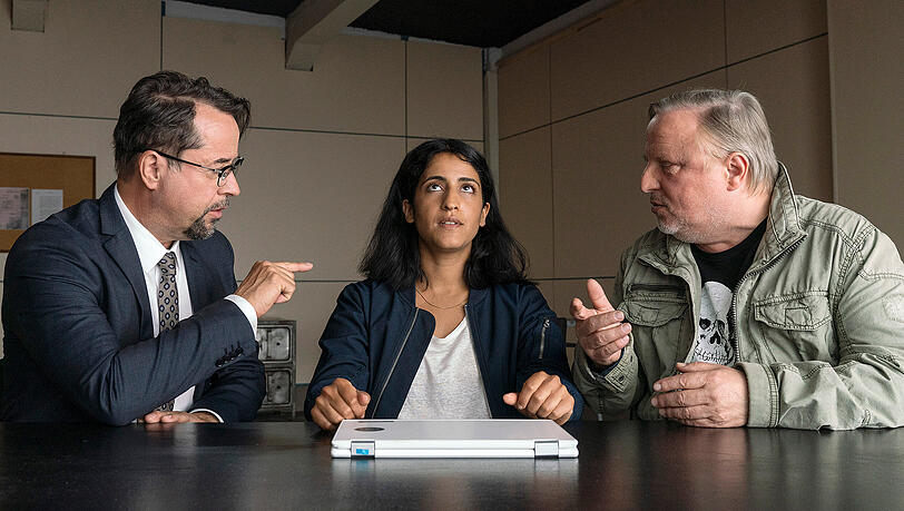 Versuchen Annika Kröger (Banafshe Hourmazdi) von Thiels Unschuld zu überzeugen: Boerne (Jan Josef Liefers) und Thiel (Axel Prahl, r).