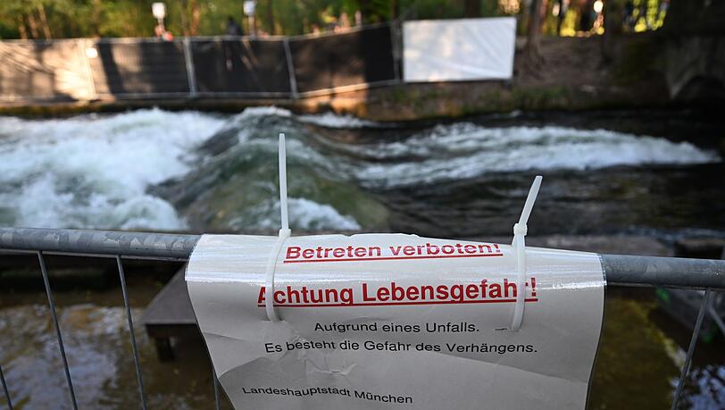 Nach dem schweren Surfunfall haben die Behörden die Eisbachwelle gesperrt. Nach dem schweren Surfunfall haben die Behörden die Eisbachwelle gesperrt.