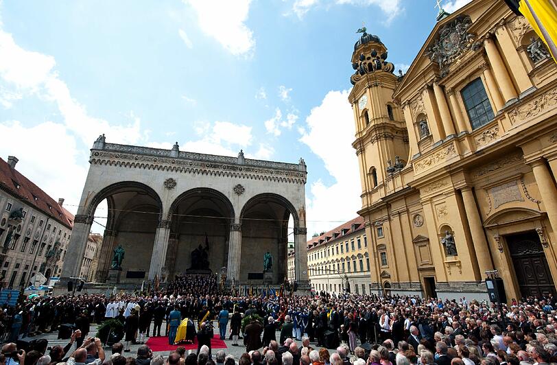 Kaiserwetter zum Abschied von Otto von Habsburg auf dem Odeonsplatz in München.
