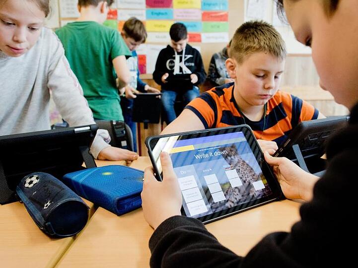 Unterricht in der 5. Klasse an der Oberschule Gehrden. (Fast) Immer mit dabei: Tablets auf jedem Platz.