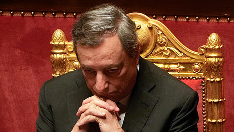 Italiens Ministerpräsident Mario Draghi ist nach seinem verpassten Ziel bei einer Vertrauensabstimmung im Senat zurückgetreten.