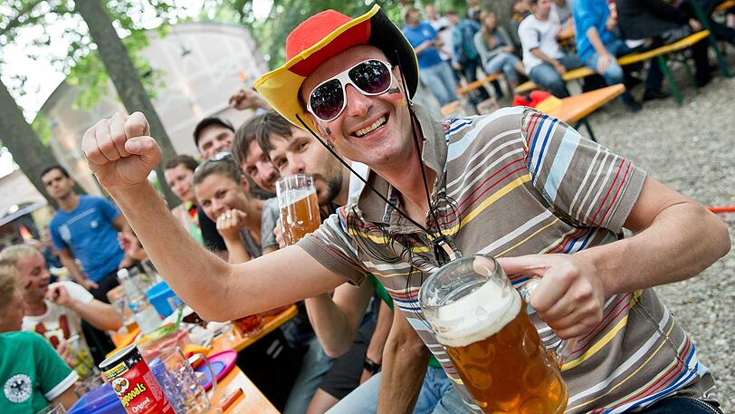 In München können Fans ins zahlreichen Biergärten die Spiele der DFB-Elf verfolgen.