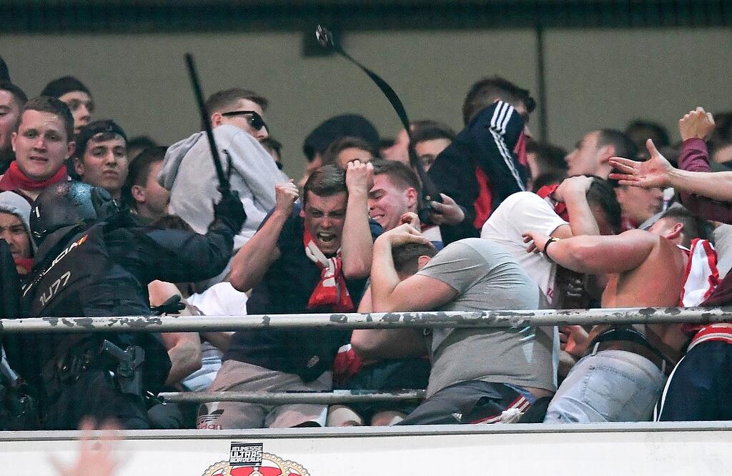 Vier Jahre nach Bernabeu: Bayern-Fan klagt Polizei an ...