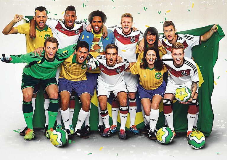 Vorfreude auf brasilianisch: &bdquo;Ihr könnt euch nicht
vorstellen, wie viel Brasilien in uns steckt.&ldquo; Dieses Foto mit Neuer, Boateng, Lahm, Schürrle, Klose und Reus (v.l.) wurde auf Initiative des DFB am Donnerstag in zahlreichen brasilianischen Publiktationen im Rahmen einer Anzeige veröffentlicht.