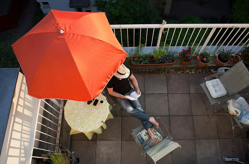 Bei diesem Wetter wollen es sich viele auf ihrem Balkon gut gehen lassen. Aber es gibt Regeln.