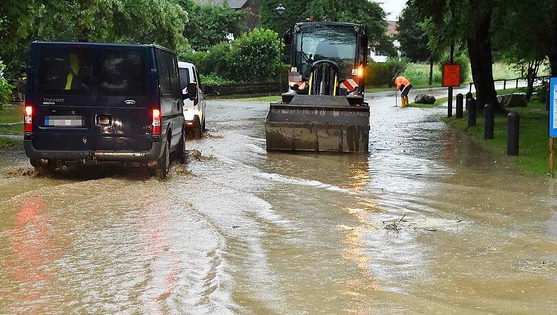 In Forstern kam das Wasser von höher gelegenen Feldern in den Ort. In Forstern kam das Wasser von höher gelegenen Feldern in den Ort.