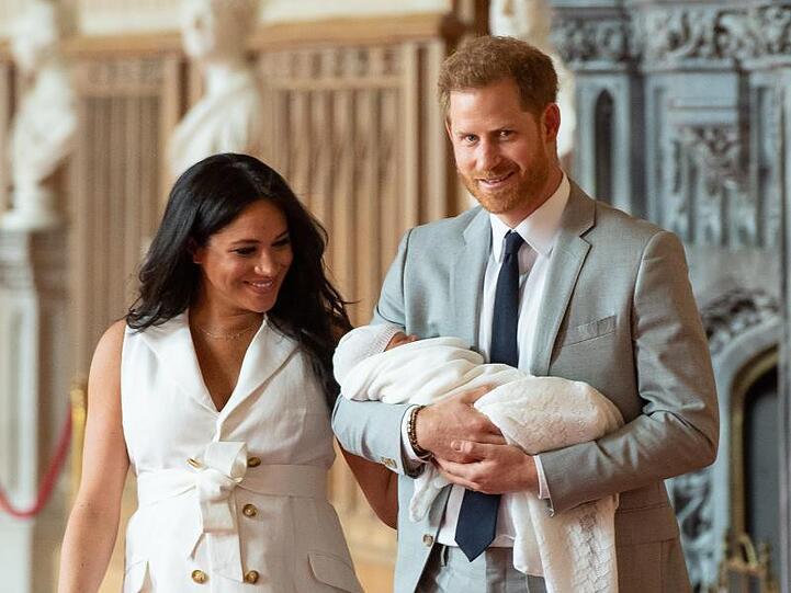 Prinz Harry von Großbritannien und Meghan, Herzogin von Sussex, mit ihrem neugeborenen Kind.