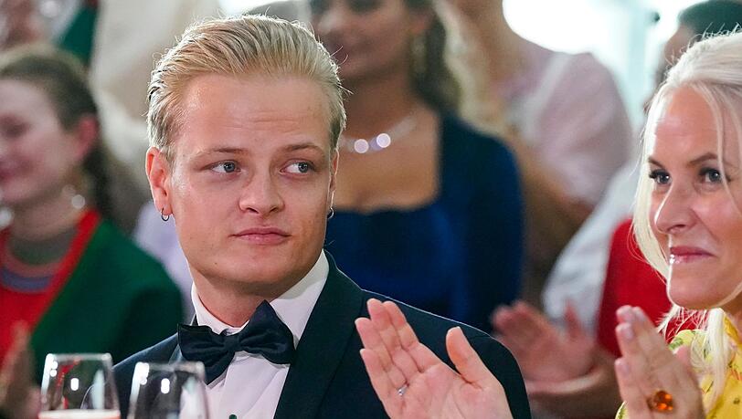 Marius Borg Høiby, hier an der Seite seiner Mutter Kronprinzessin Mette-Marit. (Archivbild)