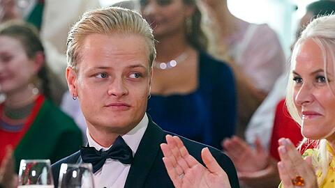 Marius Borg Høiby, hier an der Seite seiner Mutter Kronprinzessin Mette-Marit. (Archivbild)