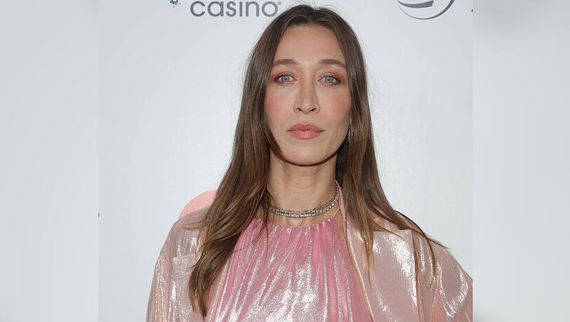 Alana Hadid ist unter der Haube.