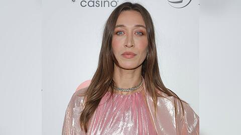 Alana Hadid ist unter der Haube.