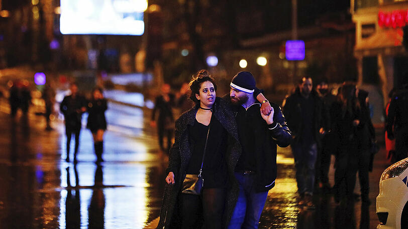 In Istanbul richtete ein Attentäter ein Blutbad unter Feiernden an. Die Bilder.