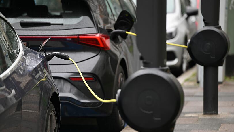 Die Elektroautozulassungen steigen in allen Bundesländern - aber längst nicht gleichmäßig. (Archivbild) Die Elektroautozulassungen steigen in allen Bundesländern - aber längst nicht gleichmäßig. (Archivbild)