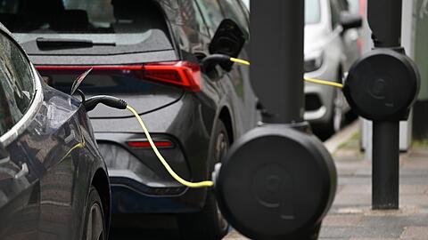 Die Elektroautozulassungen steigen in allen Bundesl&auml;ndern - aber l&auml;ngst nicht gleichm&auml;&szlig;ig. (Archivbild)