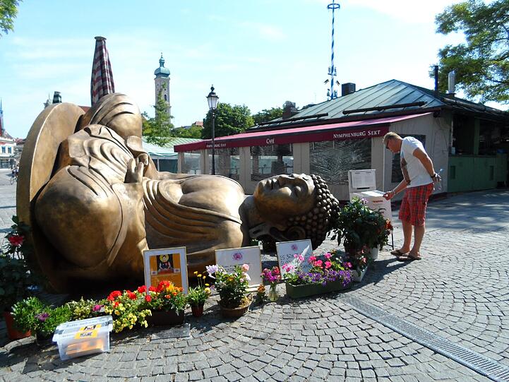 Der liegende Buddha stößt auf Unverständnis und Kritik. Jetzt ist für Samstag die nächste Aktion geplant.