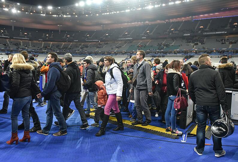 Schüsse, Explosionen, Tote und Verletzte: die Bilder von der verheerenden Anschlagsserie in Paris.