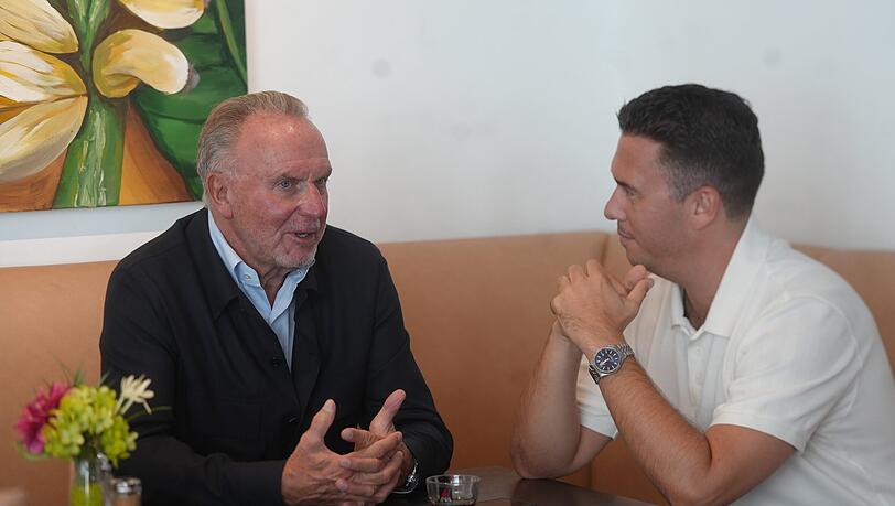 Karl-Heinz Rummenigge (l.) im Gespräch mit AZ-Chefreporter Sport Maximilian Koch. Karl-Heinz Rummenigge (l.) im Gespräch mit AZ-Chefreporter Sport Maximilian Koch.