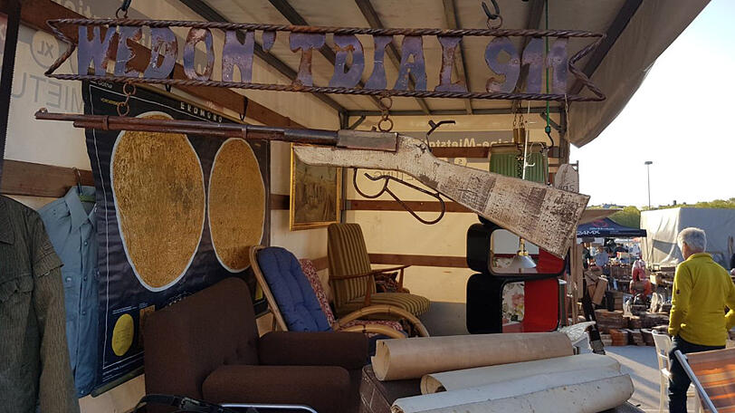 Von Ramsch bis Kult: Der Flohmarkt auf der Theresienwiese bietet für Jäger und Sammler eine große Auswahl.