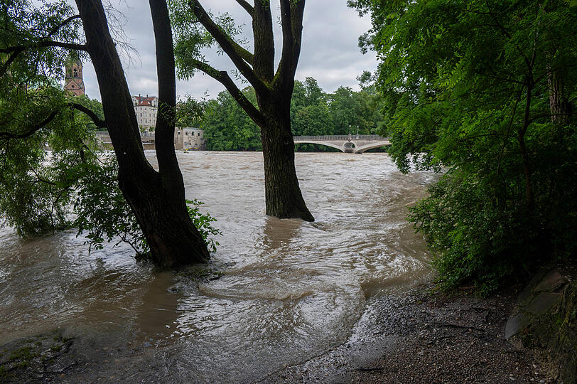 Isar-Hochwasser in München beim Kabelsteg.