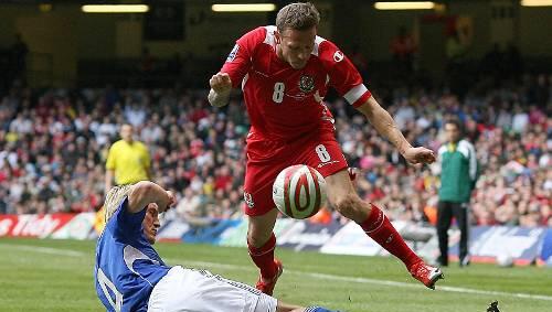 Craig Bellamy ist der beste walisische Stürmer. In seiner Heimat spielt er natürlich nicht, sondern bei Manchester City in England. Craig Bellamy ist der beste walisische Stürmer. In seiner Heimat spielt er natürlich nicht, sondern bei Manchester City in England.