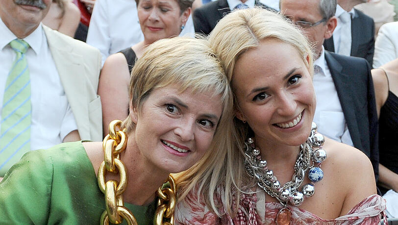Heute lebt die zweitälteste Tochter von Fürstin Gloria von Thurn und Taxis in London, wo sie als Kolumnistin für das Mode-Magazin "Vogue" arbeitet. Heute lebt die zweitälteste Tochter von Fürstin Gloria von Thurn und Taxis in London, wo sie als Kolumnistin für das Mode-Magazin "Vogue" arbeitet.