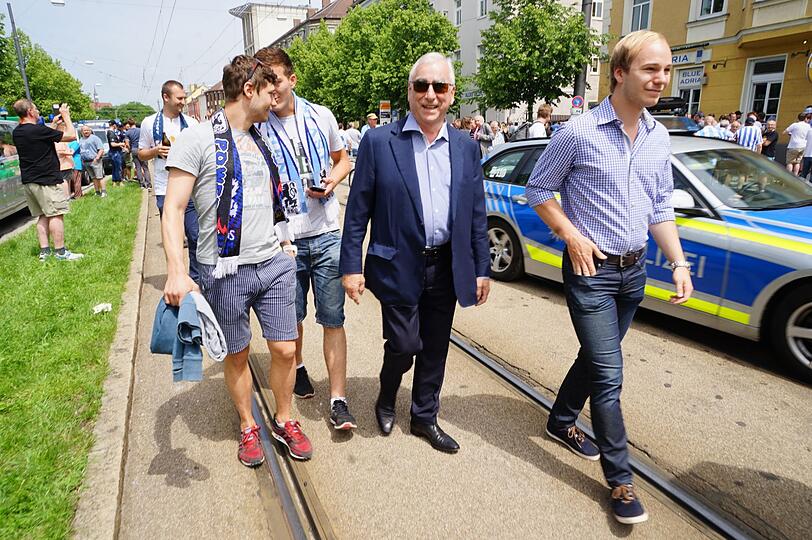 Auch Theo Waigel pilgert ins Grünwalder.