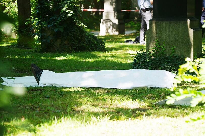 Am Sonntagmittag wurde am Alten Nordfriedhof in München eine Leiche gefunden.