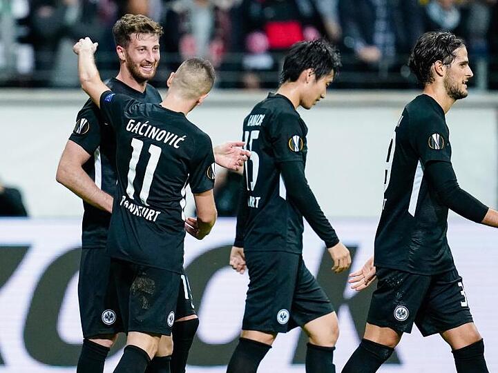 David Abraham (l) brachte Eintracht Frankfurt mit 1:0 in Führung.