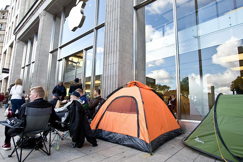 Zelten in der Hamburger Innenstadt: Was tut man nicht alles, um als erster ein neues iPhone in der Hand zu halten...