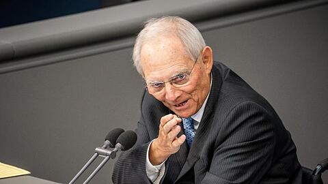 Das Thema Migration hat nach Ansicht von Bundestagspräsident Wolfgang Schäuble über der Corona-Krise nichts von seiner Brisanz verloren.
