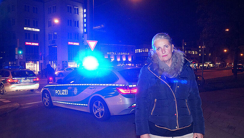 Romana Munzinger am Rand des Sperrbereichs unweit ihres früheren Elternhauses. Romana Munzinger am Rand des Sperrbereichs unweit ihres früheren Elternhauses.