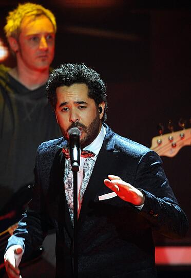 Der Sänger Adel Tawil tritt bei der Verleihung des Musikpreises Echo auf.